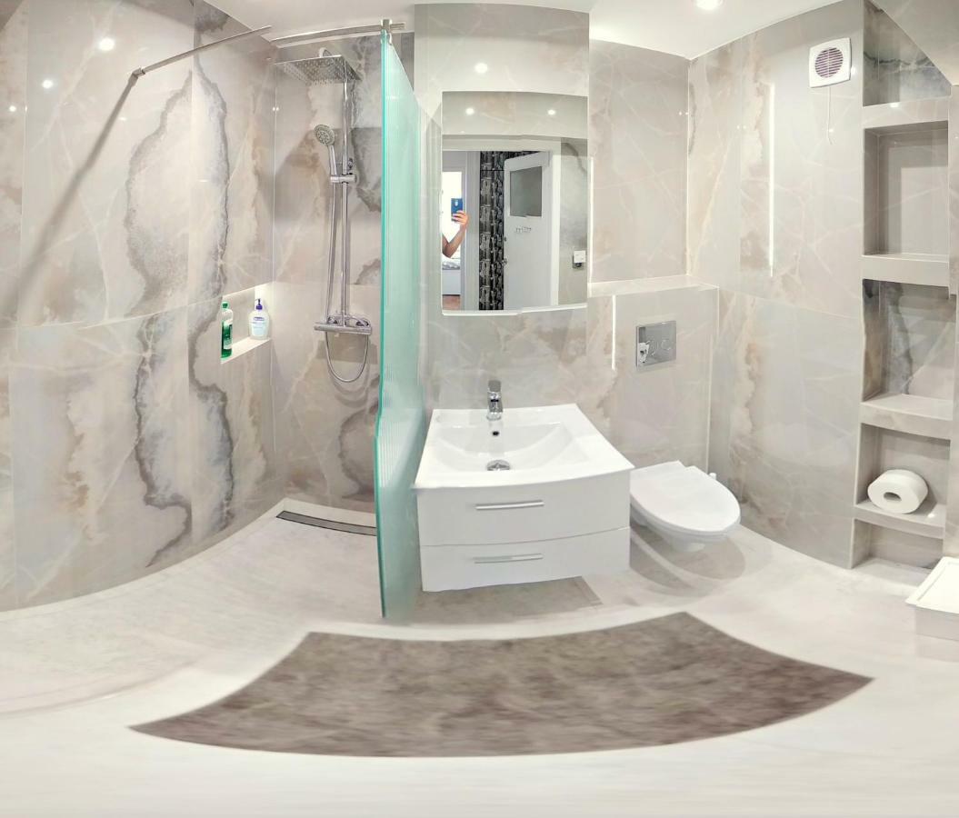 Studio Zelazna Rooms Near Old Town Варшава Екстериор снимка