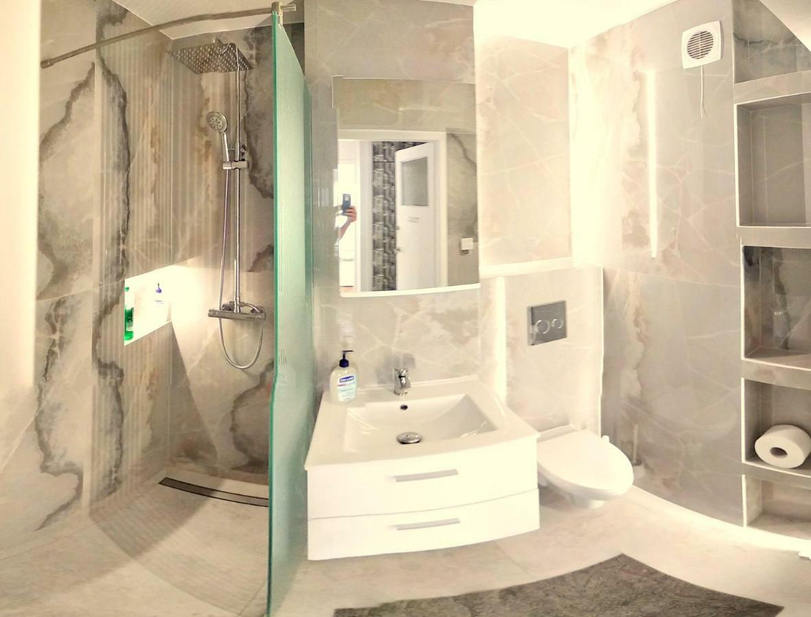 Studio Zelazna Rooms Near Old Town Варшава Екстериор снимка